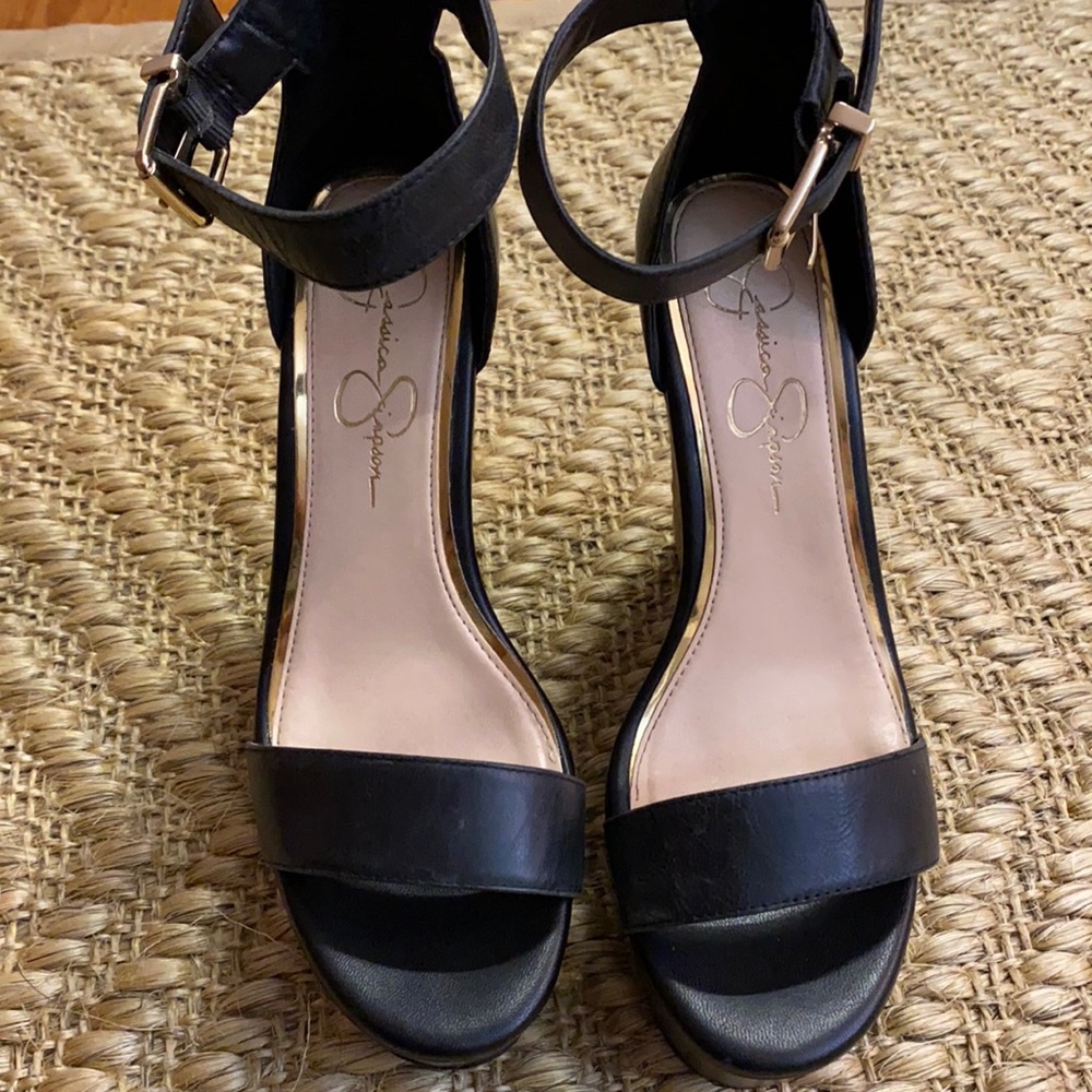 Black summer wedges.